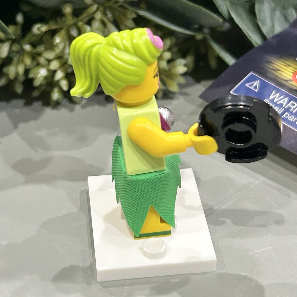 The LEGO Movie 2 Minifigures Series 71023 HULA LULA HAWAIIAN GIRL minifigure - Picture 4 of 5